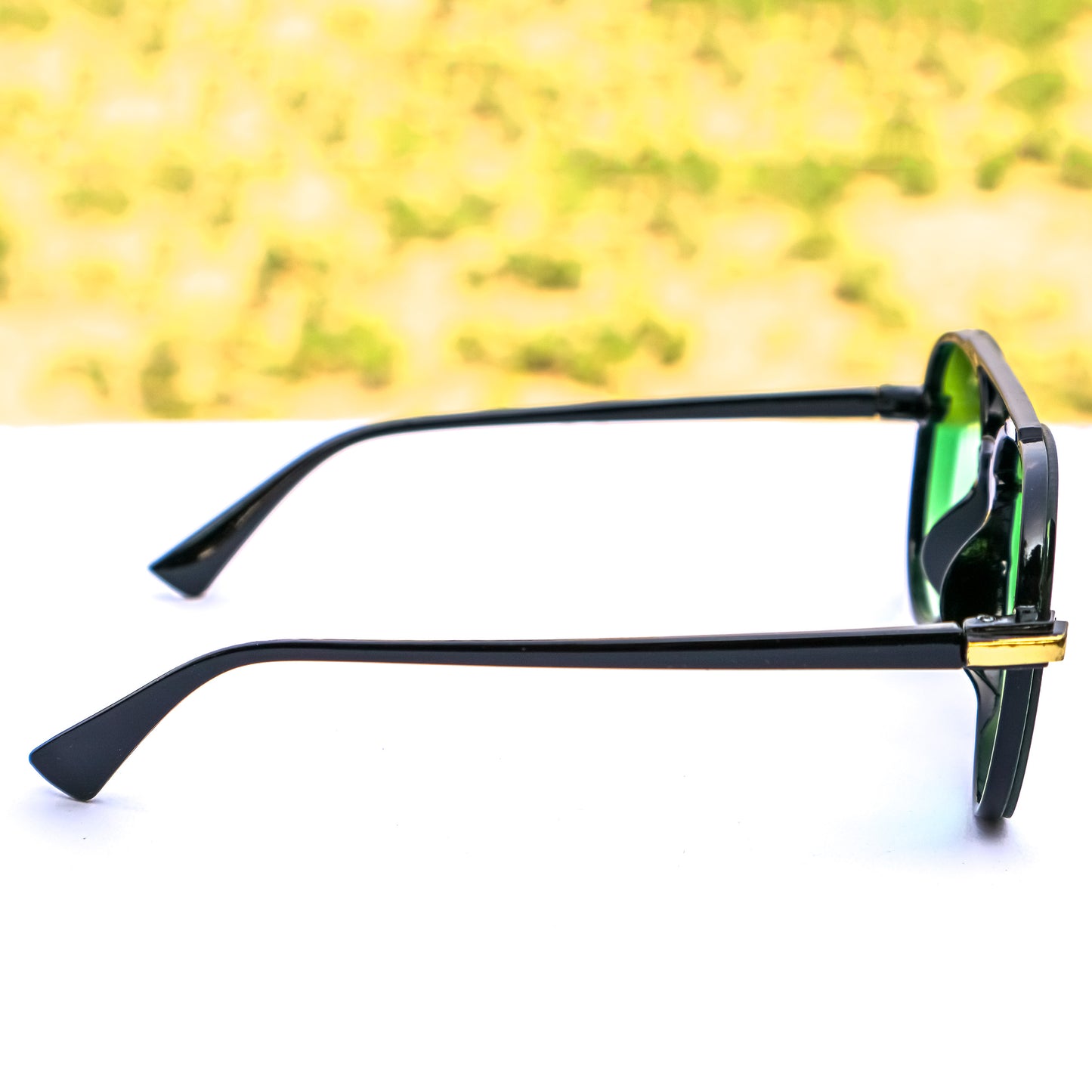 Green Mirrored Lenses Stylish Aviator Sunglasses